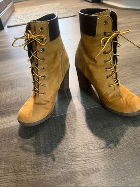 Timberland Tan Suede Lace-Up Chunky Heel Ankle Boots